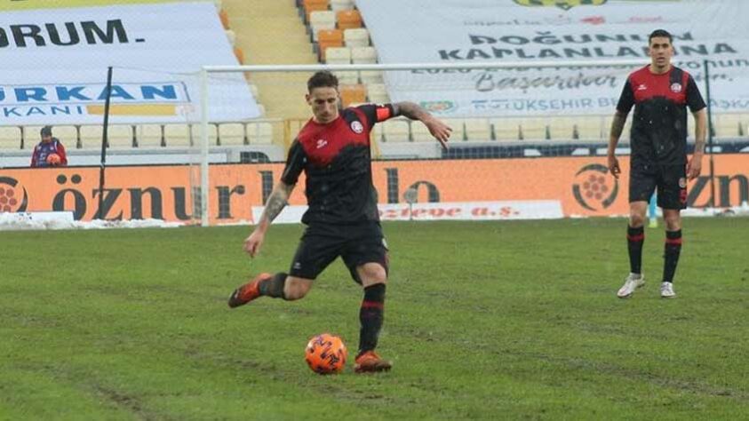 Lucas Biglia (Argentina) - Fatih Karagümrük Contrato até: 30/06/2021