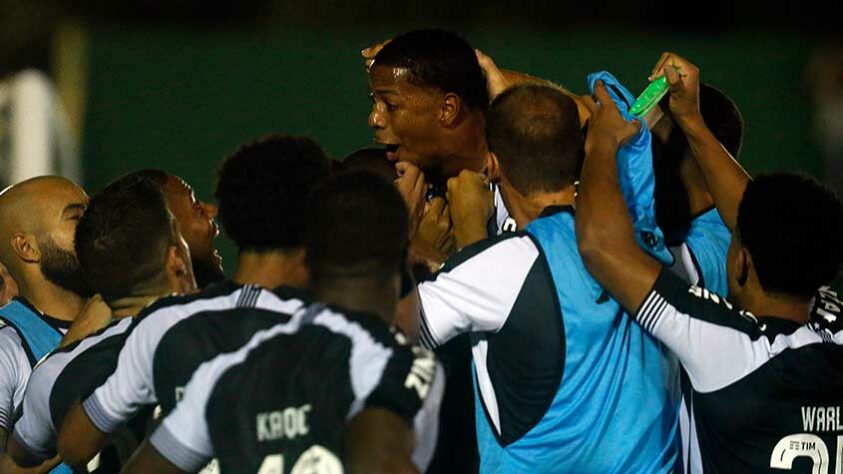 Ano novo, vida nova! O Botafogo venceu de virar do Nova Iguaçu por 2 a 1, em Bacaxá, em partida válida pela sexta rodada do Campeonato Carioca. Vandinho abriu o placar para o time da Baixada, mas Ênio e Marco Antônio, que entraram no decorrer da partida, comandaram a virada Alvinegra. A seguir, confira as notas (Por João Borges - joaoborges@lancenet.com.br)