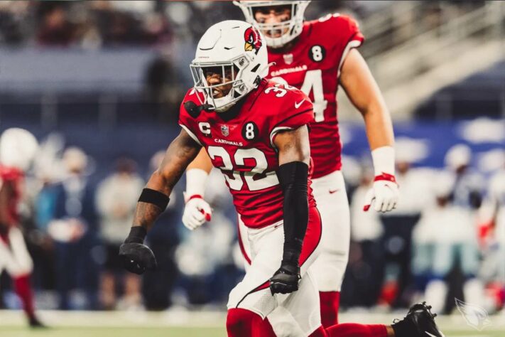 5. Budda Baker (Arizona Cardinals): Baker é um dos jogadores mais atléticos da NFL. Sua velocidade e intensidade fazem dele o melhor tackleador da liga entre os safeties. O defensive back dos Cardinals vem consistentemente aprimorando sua cobertura de passe, e sua importância contra o jogo terrestre e nos times especiais aprimoram seu valor.