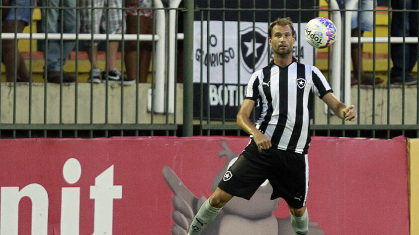 A estreia de Joel Carli foi no dia 13 de fevereiro de 2016, em uma vitória do Botafogo sobre o Resende por 1 a 0, válida pelo Campeonato Carioca.