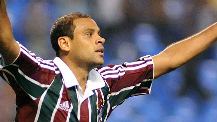 18. Carlinhos, dois gols (um em 2012 e um em 2013)