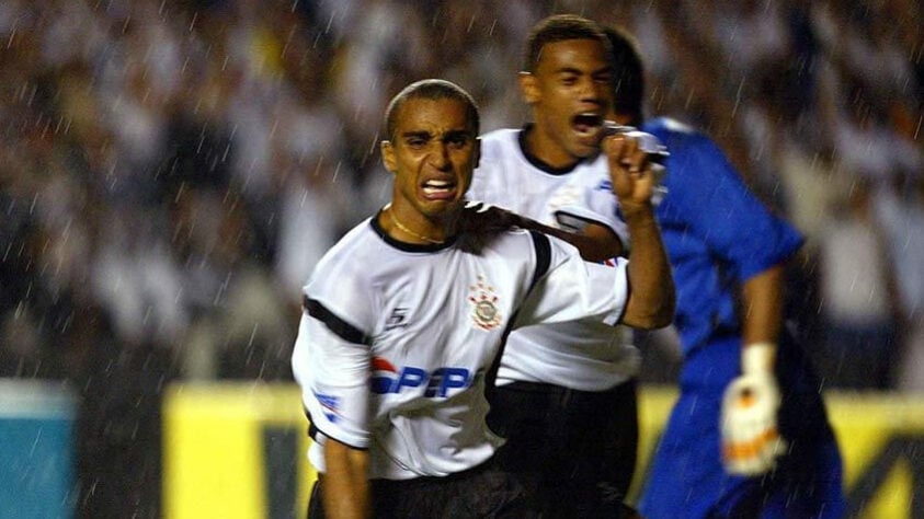 2002: Corinthians (campeão) x Brasiliense - Placar agregado: 3 x 2