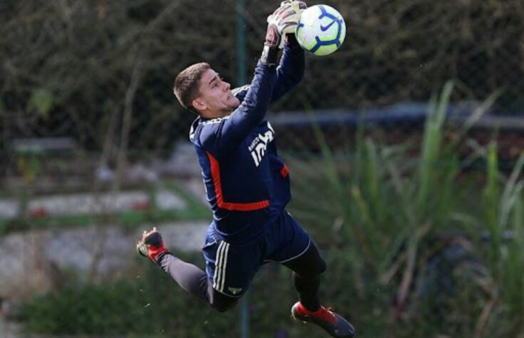 FECHADO - O goleiro Denis Júnior, do São Paulo, deve ser anunciado nos próximos dias pelo Bahia. O atleta será emprestado ao clube nordestino até o final da temporada, participando do elenco principal. As informações são do "Globo Esporte".