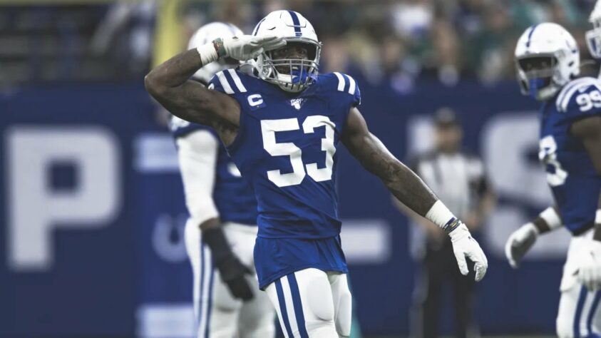 5. Darius Leonard (Indianapolis Colts):	O Calouro Defensivo de 2018 não cansa de demonstrar números incríveis em sua jovem carreira na NFL. Líder da liga em tackles em sua temporada de estreia, Leonard foi All-Pro em seus três anos como profissional, duas delas como First-Team, além de ter ido ao Pro Bowl nas duas últimas temporadas. O linebacker dos Colts também acumula a impressionante marca de 16 turnovers e 15 sacks.