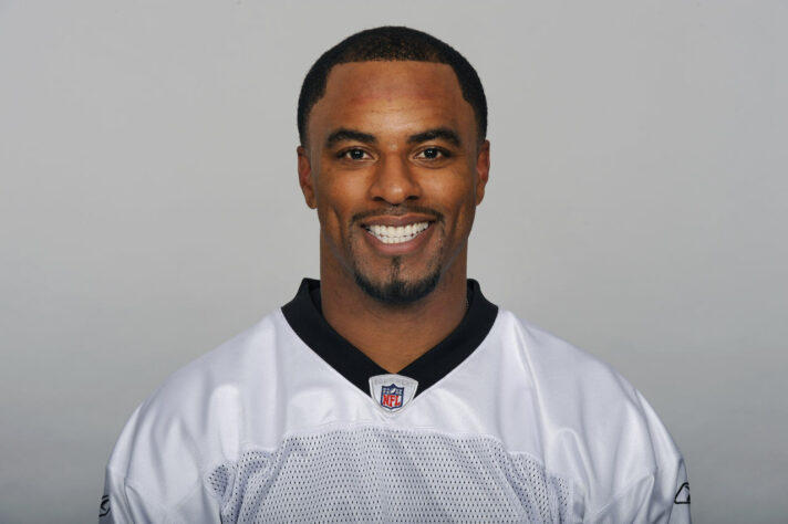 Darren Sharper: o safety foi condenado a 20 anos de prisão por múltiplos casos de estupro nos Estados Unidos. Um dos melhores da sua posição na história, Sharper chegou a ser considerado para o Hall da Fama da NFL, mas não foi eternizado em Canton. William & Mary, faculdade na qual atuou, também o retirou do Hall da Fama da universidade.