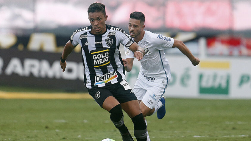 NEGOCIANDO - O Athletico Paranaense está perto de acertar com o atacante Davi Araújo, nome que tem seus direitos ligados a equipe do Real Brasília e que chegou a vestir a camisa do Botafogo no ano passado. A ideia do Furacão é trazer o jogador de 23 anos de idade em regime de empréstimo, segundo informação publicada nas redes sociais pelo jornalista Matheus Mandy.