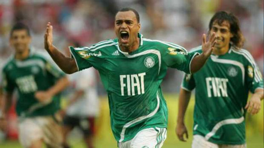 Denílson: joia da base são paulina e muito famoso por conta dos seus dribles, Denílson passou quatro anos no Tricolor e rodou por alguns clubes do exterior, até ser contratado pelo Palmeiras em 2008.