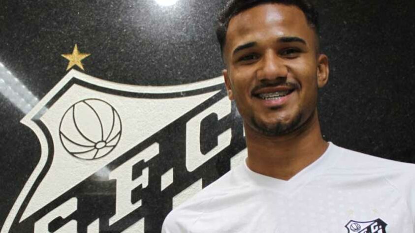 FECHADO - O Santos marcou para a próxima segunda-feira a assinatura da renovação do contrato do zagueiro Derick, de apenas 18 anos, com o clube. O novo vínculo terá duração de cinco anos e o acordo foi aprovado em reunião recente do Comitê de Gestão do Peixe.