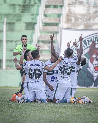 CORITIBA: está há 36 anos sem vencer o Brasileirão, desde 1985.