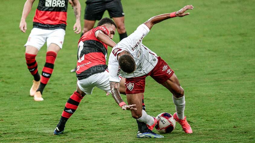 O time alternativo do Flamengo encerrou sua participação na Taça Guanabara com uma derrota para o Fluminense, neste domingo, por 1 a 0. O time de Maurício Souza fez um bom primeiro tempo, mas não conseguiu transformar a posse de bola em chances efetivas e gol. Confira as notas do LANCE! (Por Matheus Dantas - matheusdantas@lancenet.com.br)