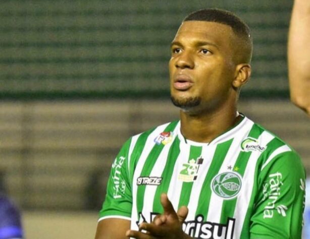 ESQUENTOU - Após dois acessos consecutivos com a camisa do Juventude em 2019 e 2020, o zagueiro Genilson deixou o clube gaúcho e, tendo seu nome disponível no mercado, recebeu sondagens de clubes do Cazaquistão, Azerbaijão e da Série B do Campeonato Brasileiro durante as últimas semanas. A informação foi confirmada pelo Futebol Latino.