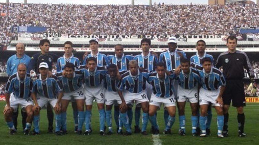 Jogo de ida da final de 2001: Grêmio 2 x 2 Corinthians - Na volta, o Grêmio venceu por 3 a 1 e foi campeão.