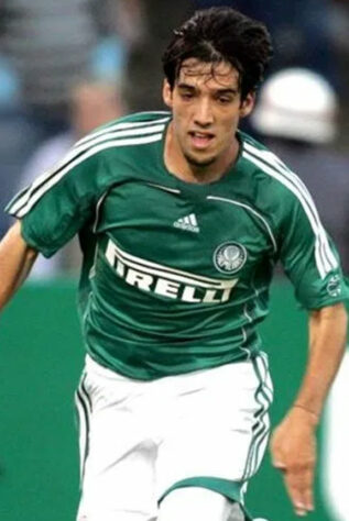 Ilsinho - Revelado pelo Palmeiras, em 2005, o lateral jogou apenas cinco jogos pela equipe.