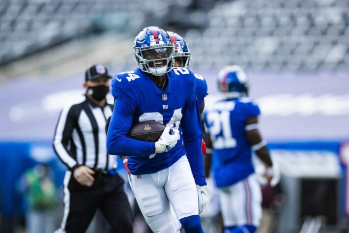 7. James Bradberry (New York Giants): Após uma discreta passagem pelos Panthers no início da carreira, Bradberry decolou em seu primeiro ano em New York. Eleito para seu primeiro Pro Bowl em 2020, o cornerback dos Giants foi o melhor atleta da equipe na temporada, com três interceptações e 18 passes defendidos.