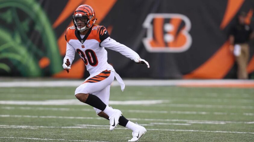 8. Jessie Bates III (Cincinnati Bengals): O Pro Football Focus (PFF) elegeu o safety dos Bengals como o melhor da posição em 2020, com uma nota 90,1 pela temporada. Sua ausência no elenco do Pro Bowl foi considerada uma das maiores “esnobadas” do ano. Bates não está mais alto no Top 10 pois talvez precise de mais um ano em alto nível para provar que tem consistência.