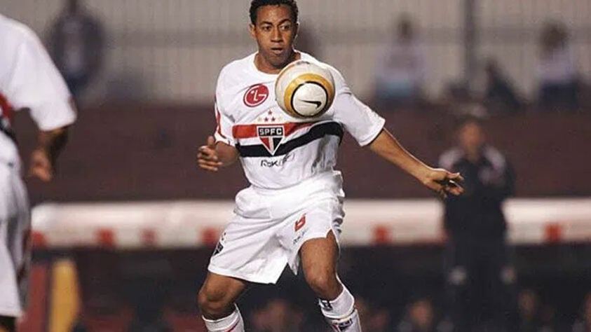 O lateral defendeu o Tricolor de 2004 a 2008, sendo tricampeão brasileiro de maneira consecutiva em 2006, 2007 e 2008 e campeão da Libertadores em 2005. Ele jogou 144 partidas pelo Tricolor, nas quais fez 6 gols.