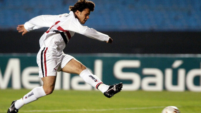 Kléber Gladiador - O atacante foi revelado pelo Tricolor em 2003, jogando no Tricolor somente naquele, quando entrou em campo 38 vezes e balançou as redes em 11 oportunidades.