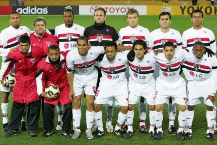 2001 a 2009 – LG Electronics - Sem sobra de dúvidas, a parceria mais lembrada pelos torcedores. Com a empresa de tecnologia no peito, o São Paulo foi campeão da Libertadores, Mundial, tricampeão brasileiro, além de campeão paulista. Saiu em 2009, surpreendendo muitas pessoas.