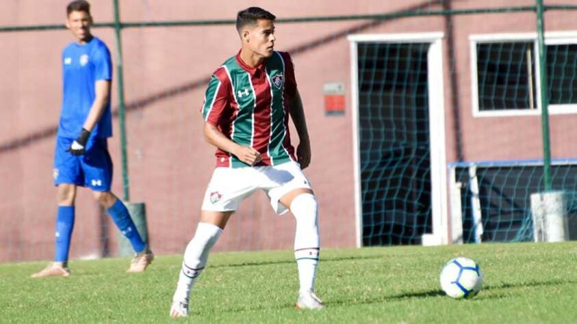 FECHADO - Nesta sexta-feira, o Fluminense prorrogou o contrato com Luan Freitas, de 20 anos. O vínculo, que antes ia até dezembro de 2022, foi estendido até o fim de 2024. Capitão na conquista do Campeonato Carioca sub-20, o zagueiro comemorou a extensão do contrato.