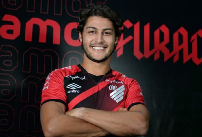 Marcinho - Lateral brasileiro de 25 anos. O último clube do jogador foi o Athletico Paranaense e está sem contrato desde Abril de 2022. O atleta rescindiu com o clube do Paraná recentemente e já deve projetar um novo destino.