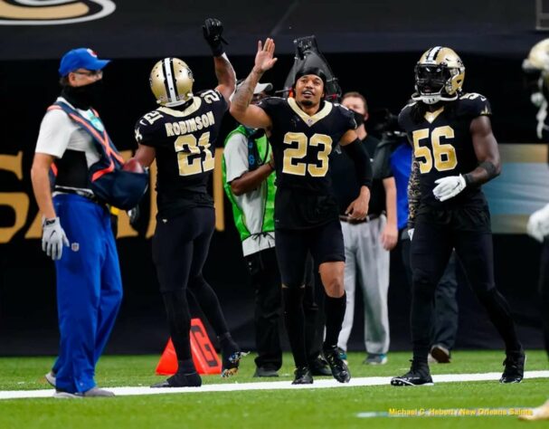 8. Marshon Lattimore (New Orleans Saints): Apesar de ter sido eleito ao Pro Bowl no ano passado, pela terceira vez na carreira, o cornerback dos Saints teve um dos piores anos de sua carreira em termos de cobertura de passe. Ainda assim, o restante de sua carreira foi sólido o suficiente para que o calouro defensivo de 2017 se mantenha no Top 10 por pelo menos mais um ano.