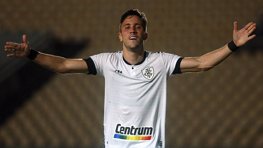 Matheus Frizzo: Em 11 jogos com a camisa do Botafogo no Campeonato Estadual, Frizzo soma 94,2% de aproveitamento nos passes tentados, uma assistência, dez desarmes e três interceptações. 