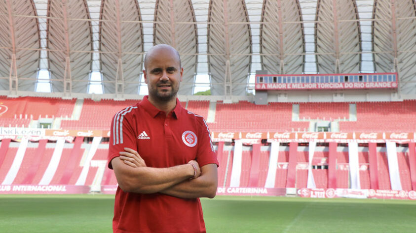 Chegando para liderar uma ‘ruptura’ no modelo de futebol do Internacional, O badalado Miguel Ángel Ramirez, vindo de ótimo trabalho no Independente del Valle (EQU), teve uma experiência ruim no Colorado. Ficou apenas três meses no clube, vencendo 10 jogos, empatando quatro e perdendo sete. O aproveitamento do espanhol foi de 53%.