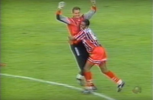 Primeiro gol de Rogério Ceni - Em 1997, numa partida válida pelo Paulistão, o São Paulo enfrentou o União São João de Araras, no Estádio Hermínio Ometto. O jogo porém ficou marcado pelo gol de falta do goleiro do São Paulo, o jovem Rogério Ceni. Foi o primeiro de muitos. 