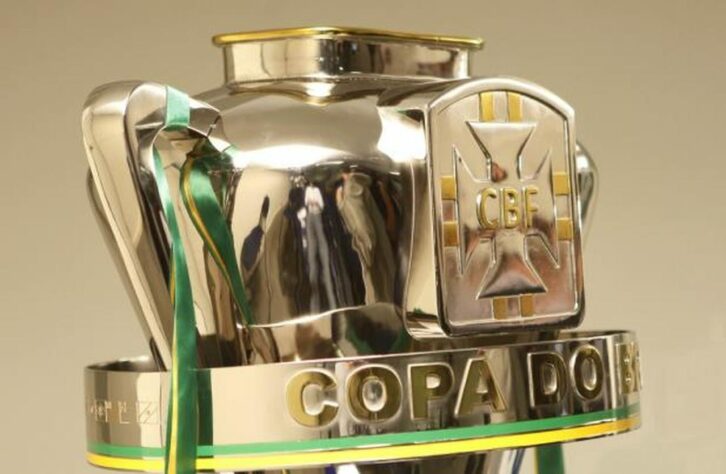 Chegou a hora das quartas de final da Copa do Brasil. Os jogos de ida acontecem entre terça-feira (4) e quarta-feira (5). Sem restrição de confrontos entre os times, os duelos foram definidos por sorteio, realizado no dia 6 junho. Caso alguma disputa termine empatada no tempo normal, a decisão será definida nas penalidades máximas. Além do título de peso, as equipes irão duelar por uma premiação milionária. Veja a seguir o resultado parcial dos confrontos das quartas e quanto vale de dinheiro avançar fase a fase.