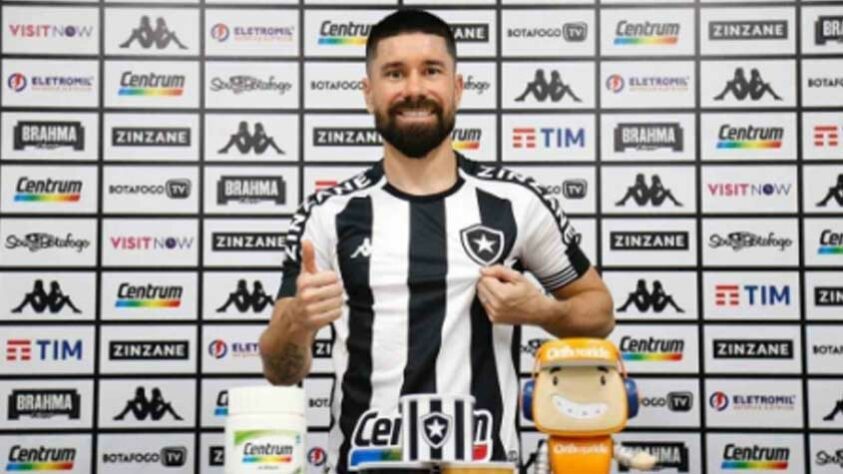 Ricardinho: Em seis jogos com a camisa do Botafogo no Estadual, ele tem um aproveitamento 86,5% nos passes tentados e quatro desarmes. 