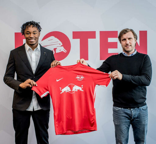 FECHADO - O RB Leipzig contratou o zagueiro Mohamed Sikaman, que estava no Strasbourg e chega com a missão de substituir Upamecano na zaga alemã. O Leipzig fez uma proposta de 15 milhões de euros por um contrato de cinco anos pelo zagueiro.