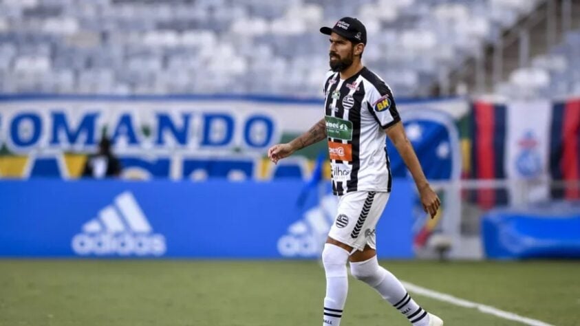 O ídolo do Botafogo anunciou sua aposentadoria em meados de maio de 2021, porém retornou aos gramados três meses depois pelo Olimpia, do Uruguai.