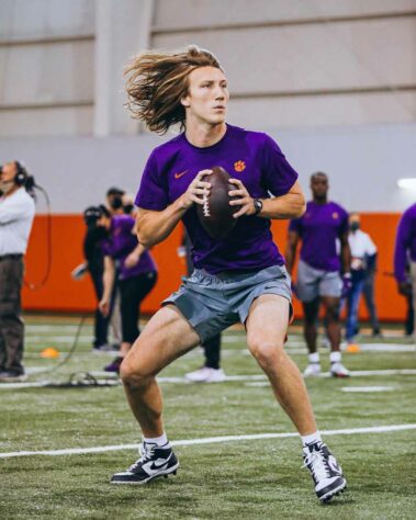 1º Jacksonville Jaguars - Trevor Lawrence (QB/Clemson): Aqui é favas contadas. Nem Urban Meyer faz questão de esconder o jogo. O time vai na direção do quarterback de Clemson.