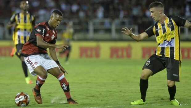 Volta Redonda: Sobe – Alef Manga, o motorzinho do time, foi a principal arma do Voltaço para puxar contra-ataques e levar perigo ao gol do Flamengo. / Desce – O Voltaço foi muito passivo. Fora o gol, que saiu com o erro da defesa do Fla, o time doo interior não conseguiu criar tanto. 