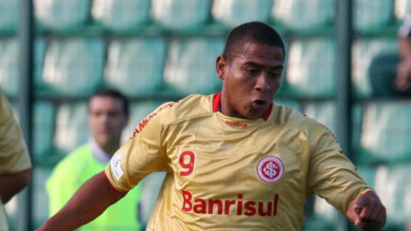 Walter (Internacional) - Walter começou no São José e despontou pelo Internacional. Foi vendido ao Porto, onde não se firmou. Teve uma temporada memorável pelo Goiás em 2017, e hoje defende o Vitória.