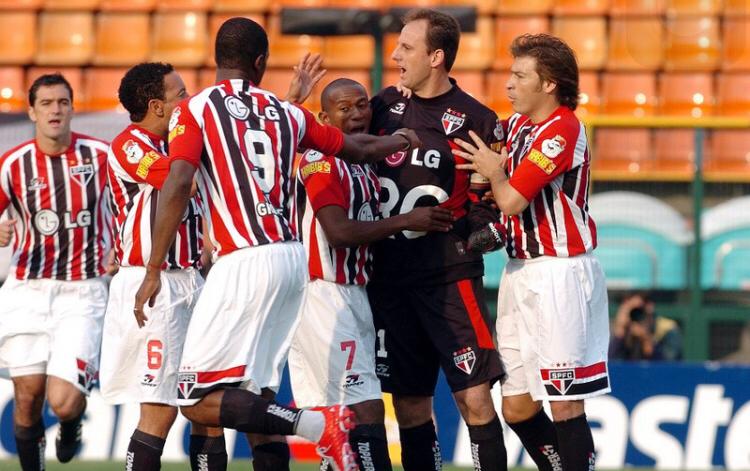 Gol na estreia de Paulo Autori - Na primeira partida do treinador que foi campeão da Libertadores pelo Tricolor, Rogério Ceni abriu o placar para uma goleada por 5 a 1 contra o Corinthians.