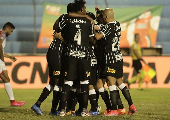 6º - Corinthians - quatro vitórias e dois empates 14 pontos - 77,7% aproveitamento