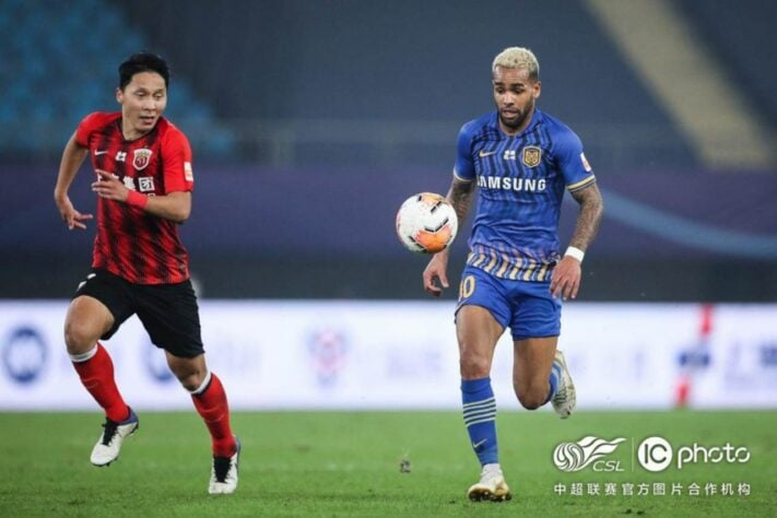 Alex Teixeira - 31 anos - Meia - Último clube: Jiangsu FC (China) - Sem clube desde: 01/01/2021