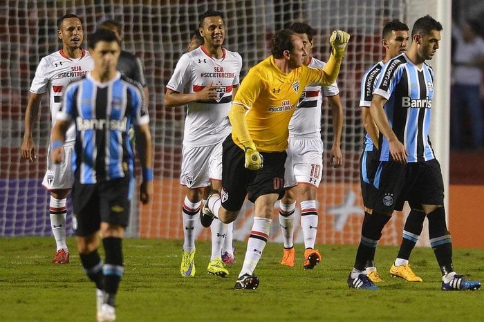 Grêmio - 6 gols: com pai Colorado, Ceni gostava de marcar contra o Grêmio. Foram seis tentos, com cinco de pênaltis e um de falta,