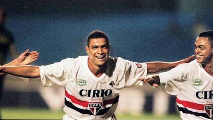 1998 a 1999 - Cirio - Com promessas de intercâmbio com a Lazio, a Cirio  patrocinava o São Paulo desde agosto de 98, quando a Bombril foi escolhida pela empresa a estampar a marca. No entanto, a parceria foi desfeita pela empresa em setembro de 99.