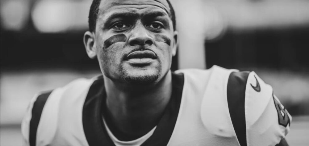 Deshaun Watson enfrentará problemas na Justiça dos Estados Unidos. São 24 mulheres alegando terem sido vítimas de assédio sexual por parte do quarterback. Até o momento, 14 ações do tipo já foram ajuizadas.