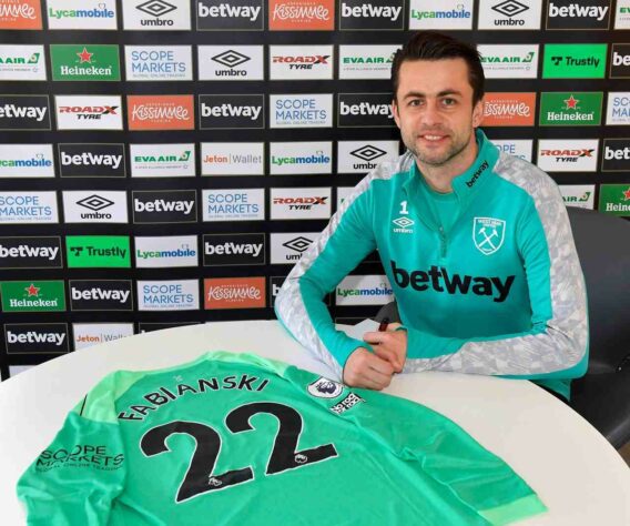 FECHADO - O goleiro Fabianski renovou o seu contrato com o West Ham por mais uma temporada.