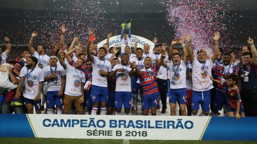 Campeão da Série B - Na Série B, teve um grande inicio, chegando a liderar o campeonato de forma isolada, conquistando o título simbólico de campeão do primeiro turno. Conseguiu o acesso matemático para a Série A na 34ª rodada, após vitória por 2 a 1 sobre o Atlético Goianiense, fora de casa. Na 36ª rodada, após uma vitória por 1 a 0 sobre o Avaí, conquistou o título com duas rodadas de antecedência, sendo seu primeiro oficial como treinador. 