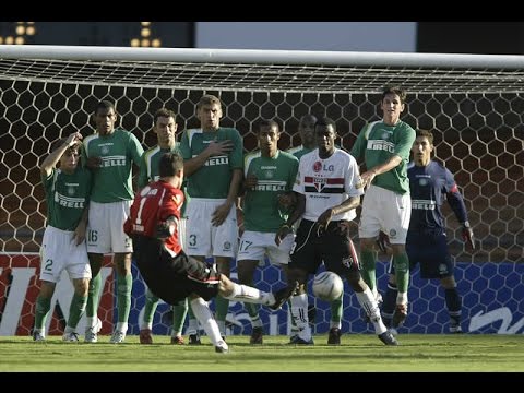 Palmeiras - 7 gols: o rival alviverde é um dos times que mais sofreram gol na carreira de Ceni. Foram cinco de pênalti e dois batendo falta.
