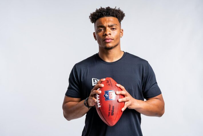 3º San Francisco 49ers (via Dolphins/Texans) - Justin Fields (QB/Ohio State): O maior mistério do momento. Para o L!, contudo, Kyle Shanahan vai usar do seu passado junto a Fields para levar o talentoso QB para a Califórnia. 