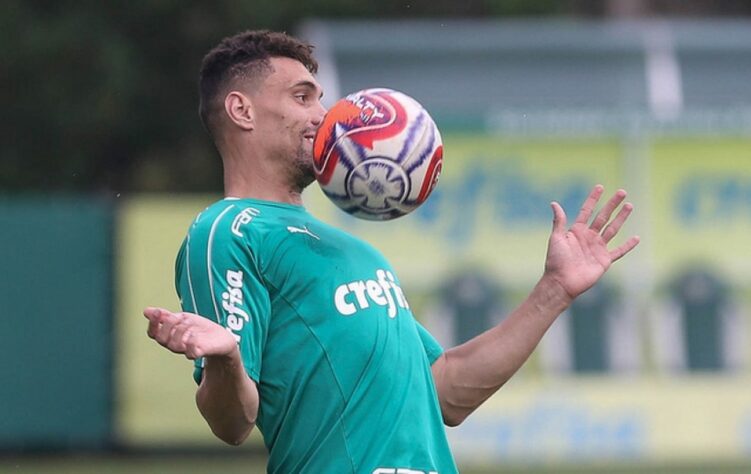 Moisés (32 anos) - meia - Time: Shandong Taishan - contrato até julho de 2022.