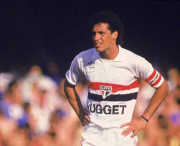 1986 a 1987 - Nugget -  No final de 86 e começo de 87, o São Paulo estampou a marca da Nugget em seu uniforme.