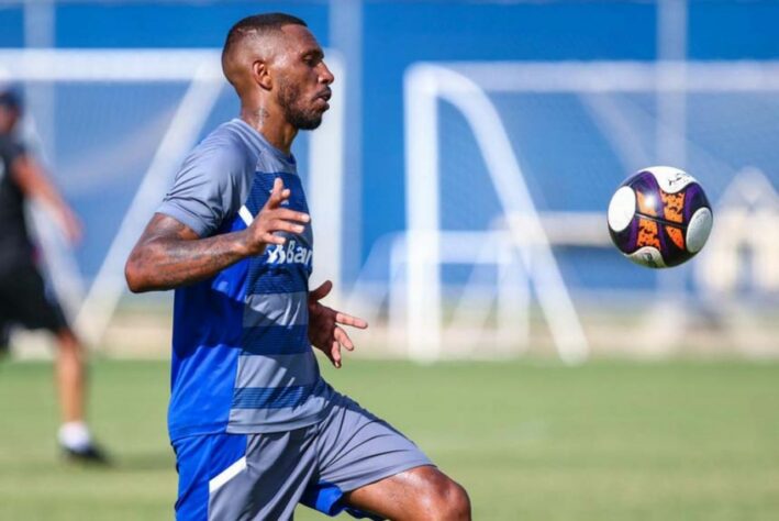 NEGOCIANDO - Como contrato junto ao Grêmio até dezembro, mas fora dos planos do clube, o zagueiro Paulo Miranda entrou na mira do Juventude. De acordo com o jornalista Rafael Pfeiffer, os clubes negociam a questão salarial e detalhes burocráticos para finalizar a transferência.