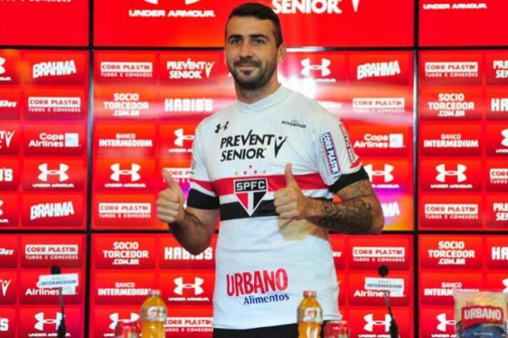 05º - Lucas Pratto - O atacante chegou ao São Paulo em 2017 por  6,2 milhões de euros (cerca de R$ 20,7 milhões à época).