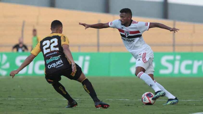 O São Paulo perdeu para o Novorizontino na tarde deste sábado, pela 4ª rodada do Paulistão 2021, pelo placar de 2 a 1, no estádio Dr. Jorge Ismael. Rojas foi o destaque do São Paulo mudando o poder ofensivo do time e oferecendo uma reação. Confira as notas do São Paulo no LANCE! (por Redação São Paulo) 